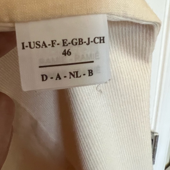 Beautiful blazer! - Picture 8 of 11